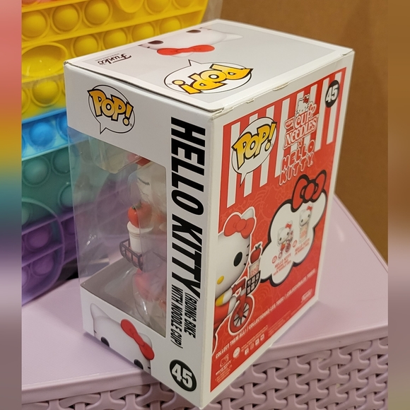 Hello KITTY Funko # 45 + Pop it Fidget Hello Kitty - Picture 3 of 16